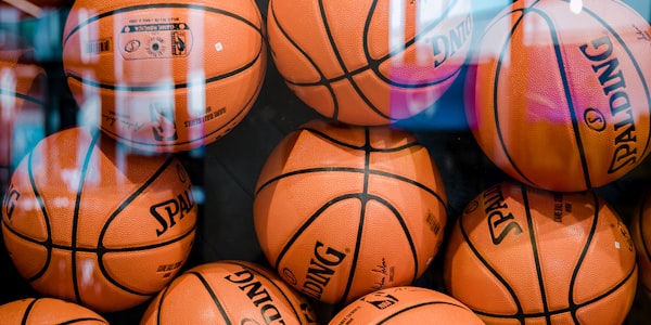 阿根廷国家足球队在场上进行战术布置的图片